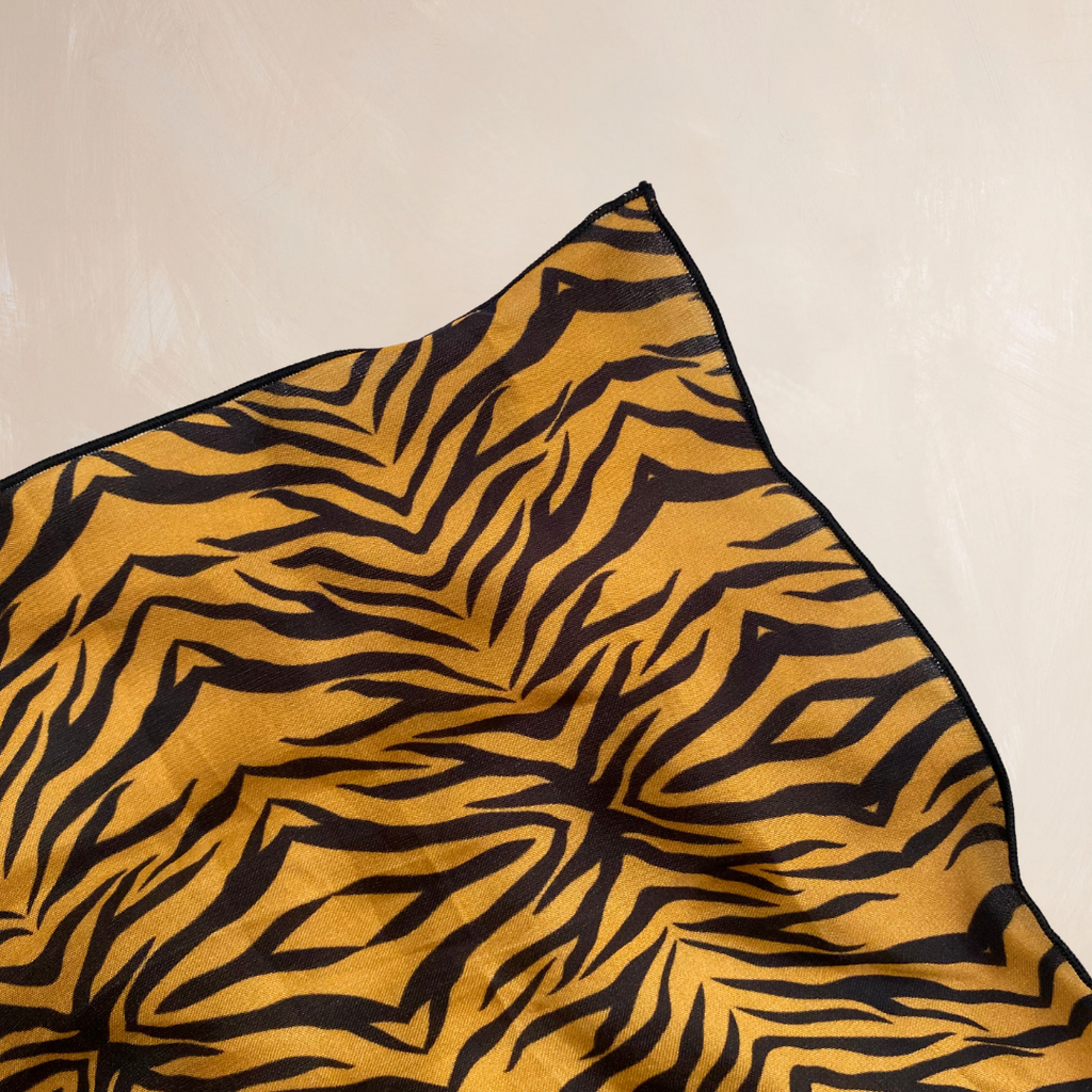 TIGER | Qrown Jewel Satin Accent Scarf