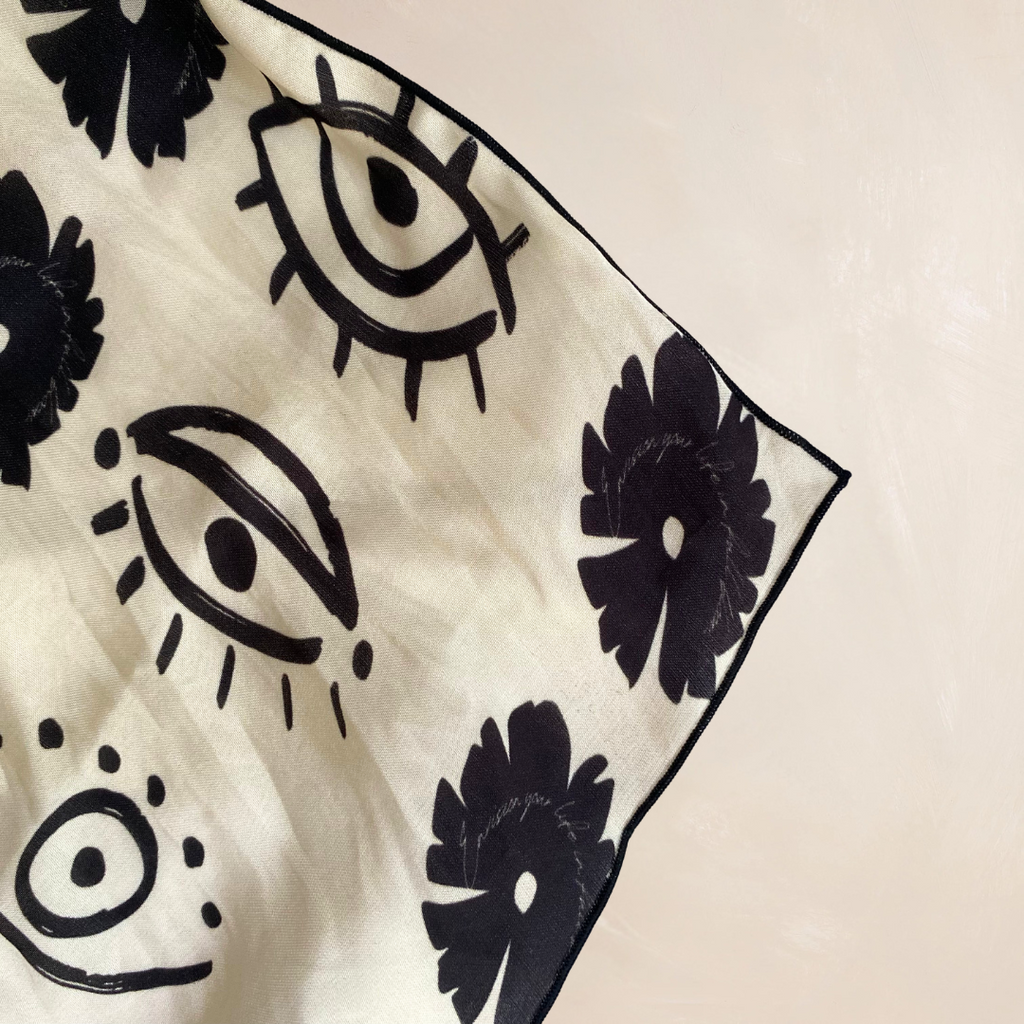 INTUITION (beige) | Qrown Jewel Satin Accent Scarf